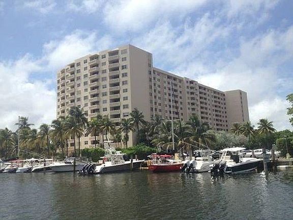 2nd image of 90 Edgewater Dr APT 621