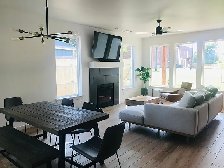 4108 N Indiana Ave — Photo 44