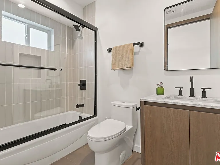 623 N Mariposa Ave — Photo 12