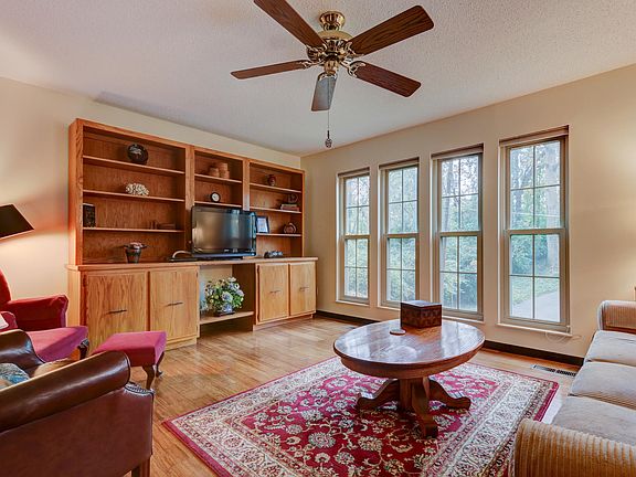 2nd image of 5529 Woodburn Dr