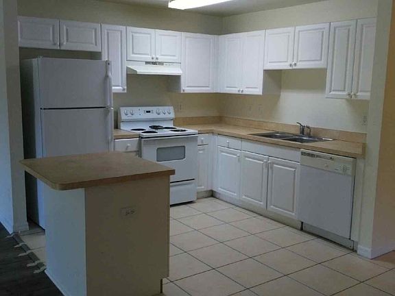 5th image of 109 E 12th St