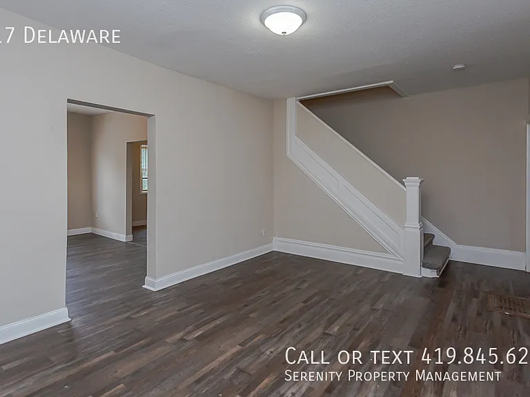 517 W Delaware Ave — Photo 9