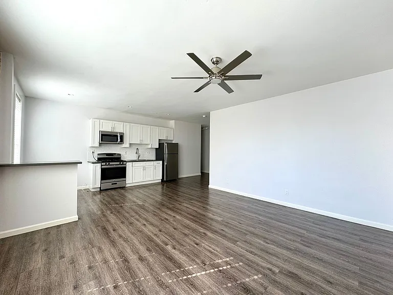 St. Charles Studio Apartments — Photo 26