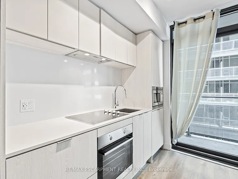 1 Jarvis St #719 — Photo 8