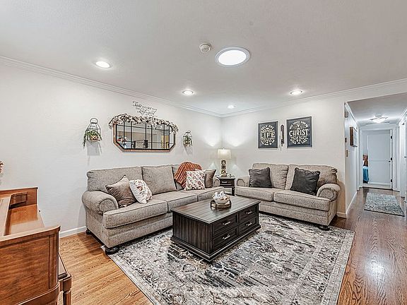5th image of 844 Orkney Ave