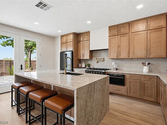 3rd image of 2344 Kenneth Ave