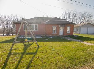 90 River St W, Riverside, IA 52327