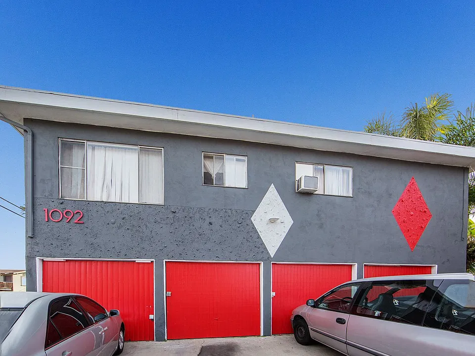 Beautiful 1 Bedroom Apartment Centrally Located in Long Beach! Available soon!