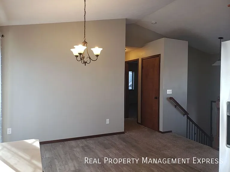 4600 S Wassom Ave — Photo 3