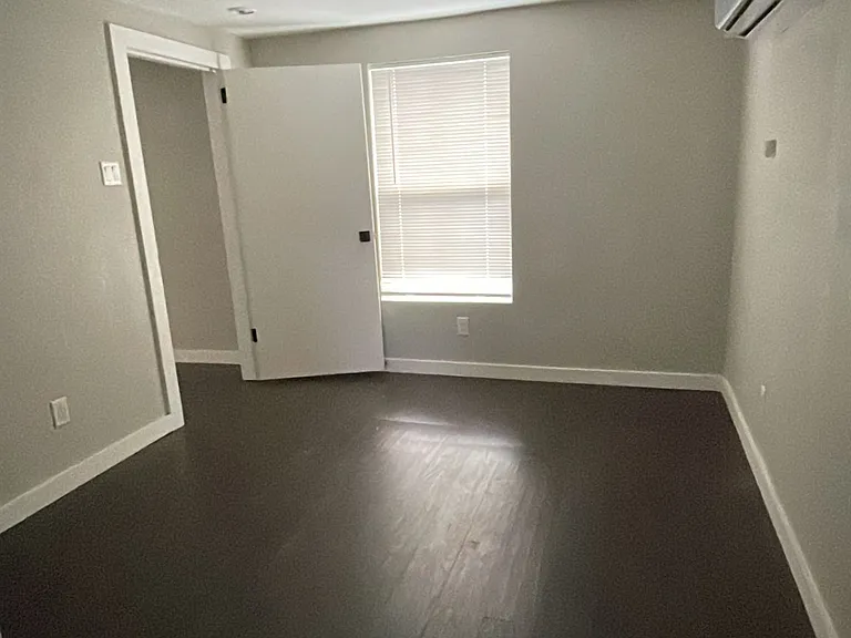 235 Gabriel #4 — Photo 12