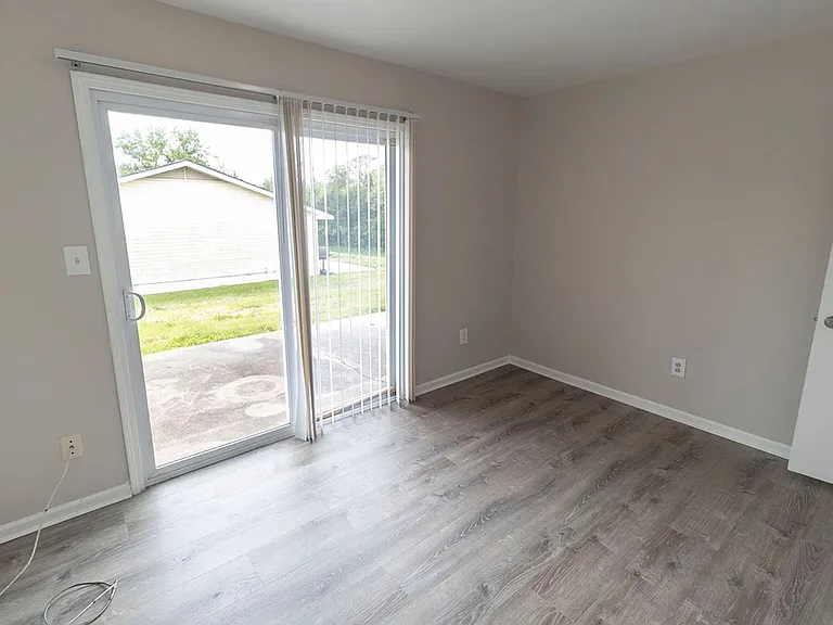 708 W Cunningham Dr #3 — Photo 9