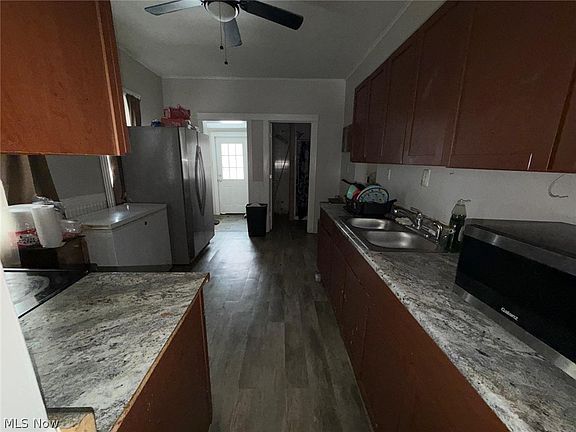 2nd image of 3942 Poe Ave