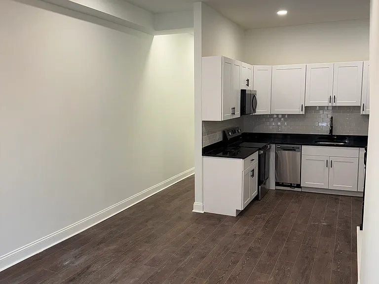 2028 Druid Hill Ave — Photo 32