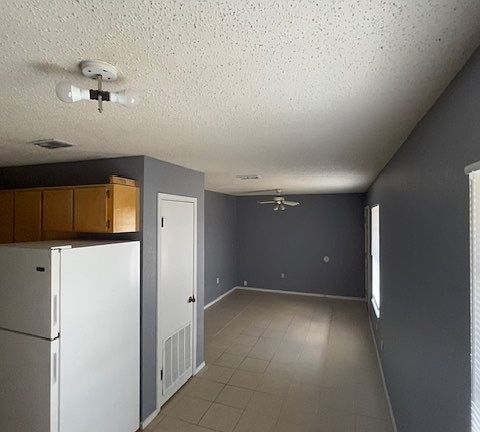 4th image of 120 E Schunior St #11343856