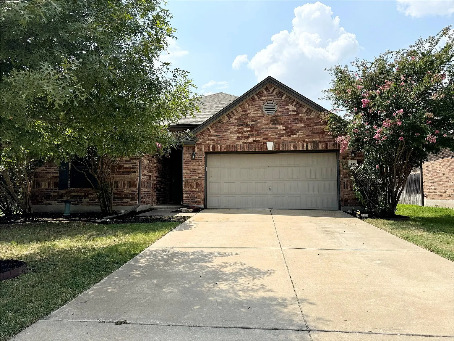 4 bed, 2.5 bath, 2108 sqft, $2,100 — Photo 2