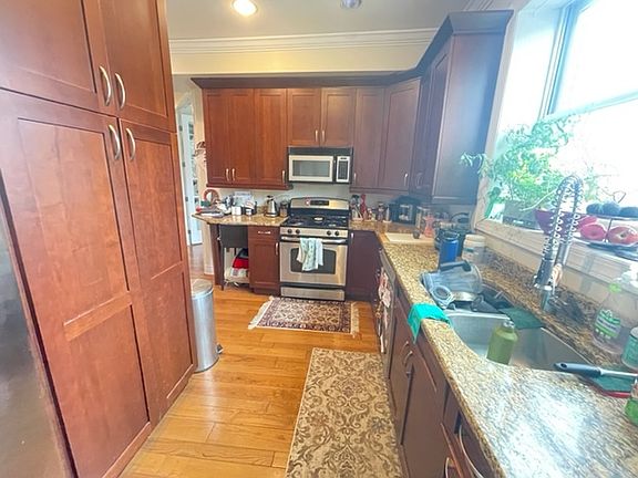 4th image of 2736 W Cortland St #2R