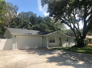 2504 Ranch Lake Cir, Lutz, FL 33559