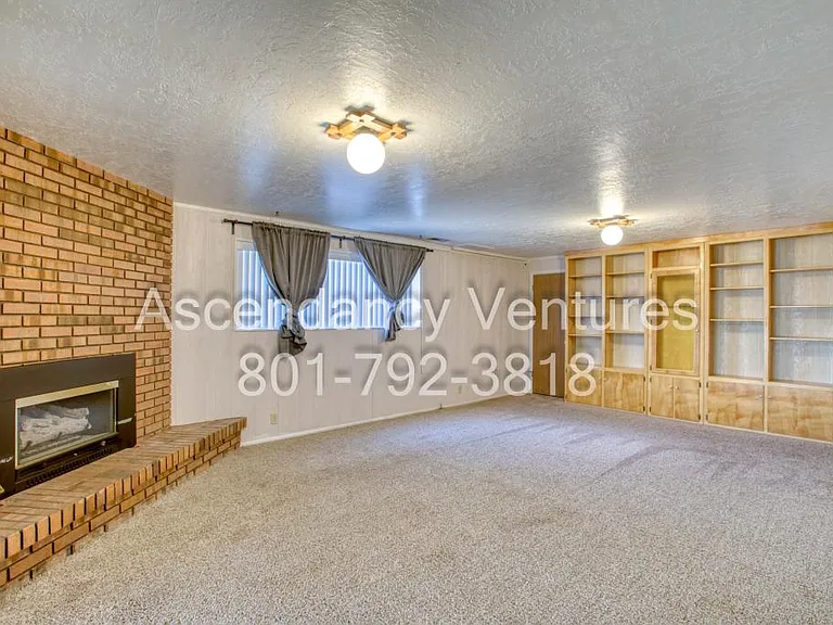 706 Buzianis Way — Photo 12