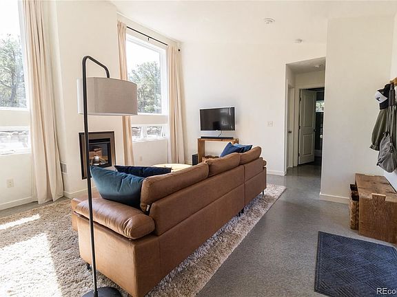 5th image of 2107 Lone Pine Way