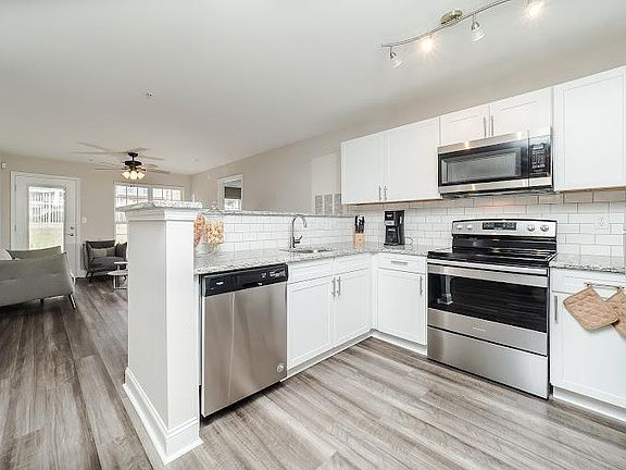 5th image of 217 Patriots Pointe Dr