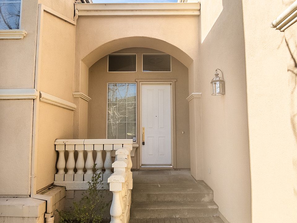 1st image of 15 Parkridge Cir