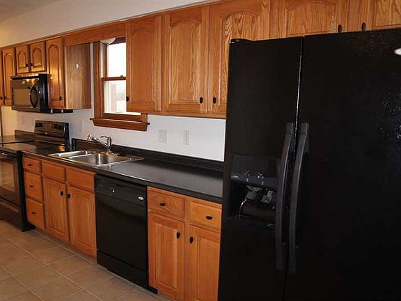 4th image of 180 Cambria Hill Dr