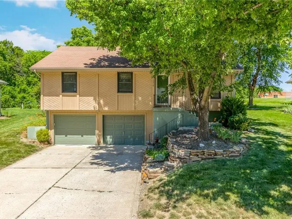 10416 N Cherry Dr, Kansas City, MO 64155