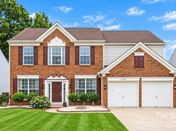 8728 Fieldcroft Dr, Charlotte, NC 28277