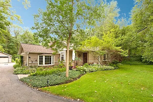 2765 Deerfield Rd photo 1