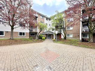 280 Brittany Dr #306, Ottawa, ON K1K 4M4
