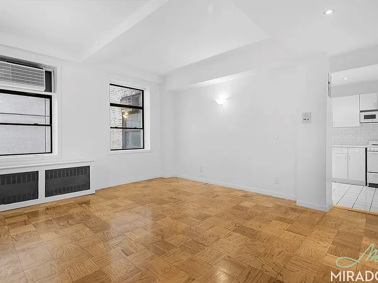 132 E 45th St #8F — Photo 1