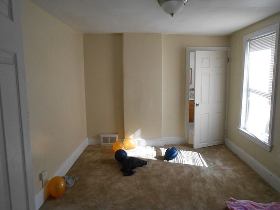 5th image of 621 W 6th St