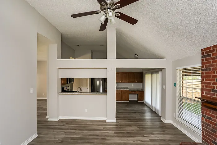 819 Crooked Creek Ln — Photo 3