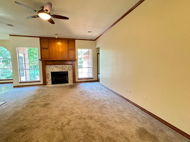 4917 Baker St — Photo 4