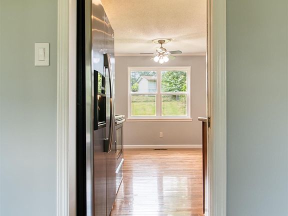 5th image of 118 Karen Ct