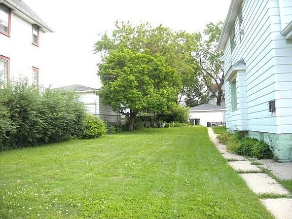 3rd image of 1331 Monroe Ave