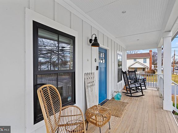 2nd image of 212 N Horners Ln