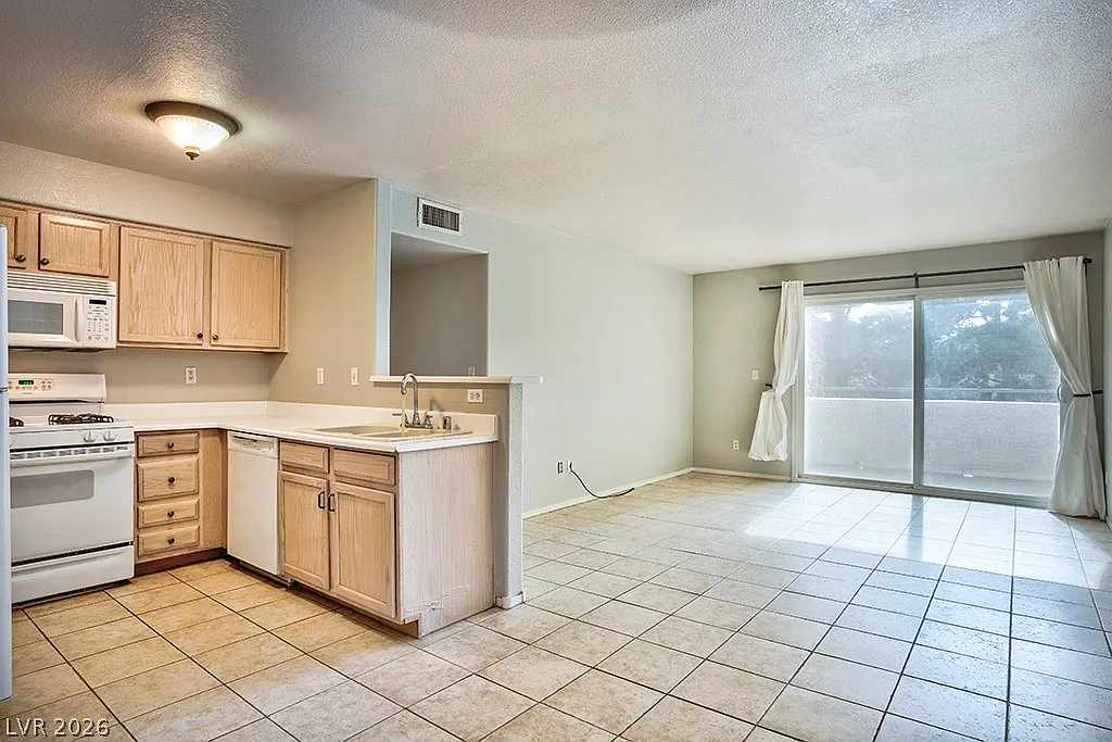 Building Photo - 3128 Tarpon Dr #202