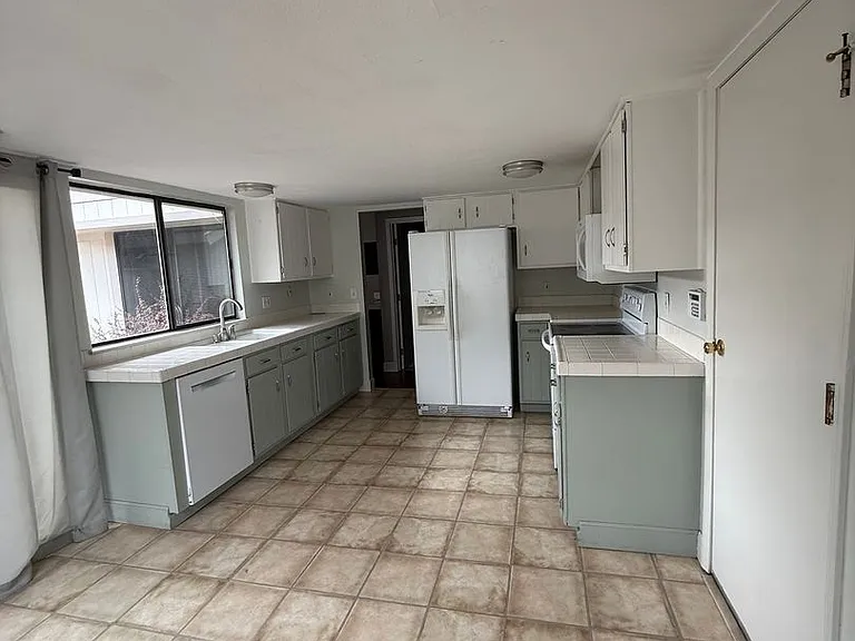 1230 Searchlite Ct — Photo 15