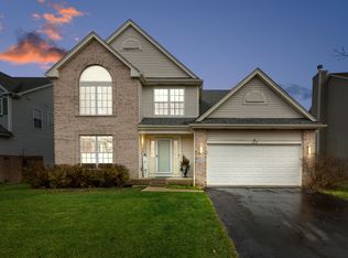 105 N Inverness Ct, Round Lake, IL 60073