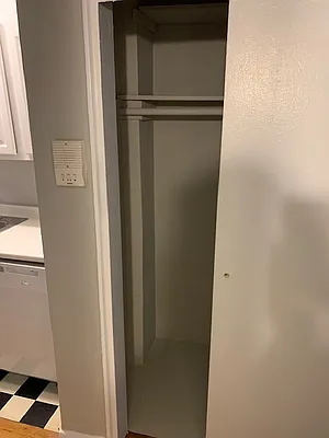 Rented by Salon Realty Corp | media 8