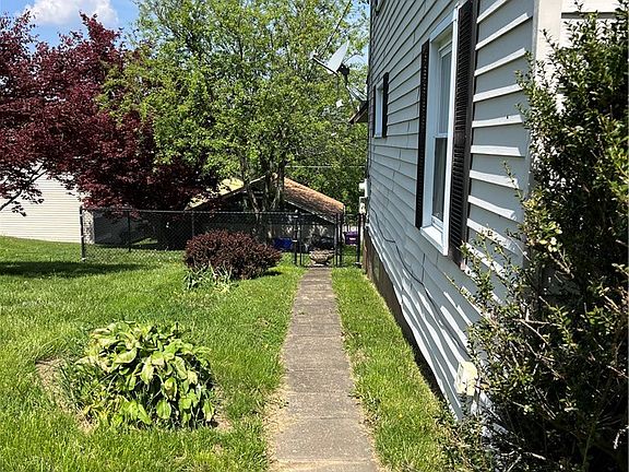 2nd image of 9155 Maple St