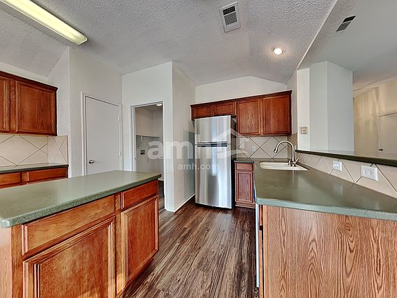 4th image of 524 Marybeth Dr