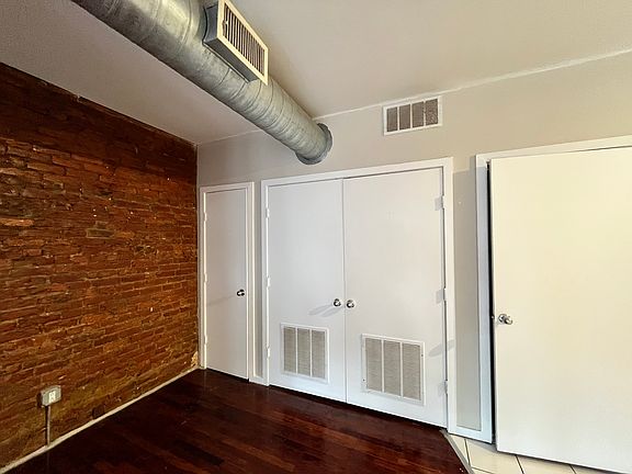 4th image of 4255 Main St