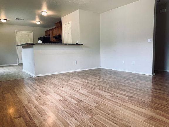 4th image of 1700 NW 33rd St