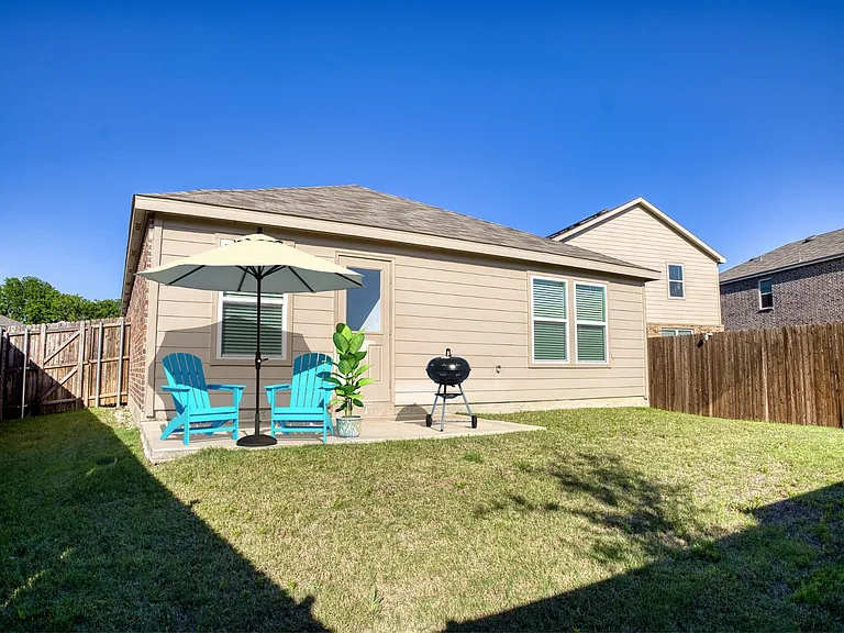 605 Grenada Lake Dr — Photo 45