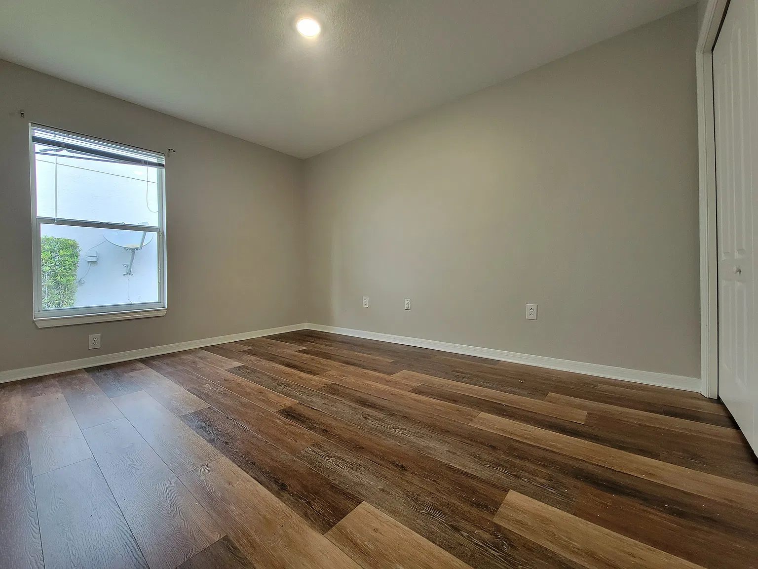 3/2 Beautiful Tampa Palms Home! — Photo 4
