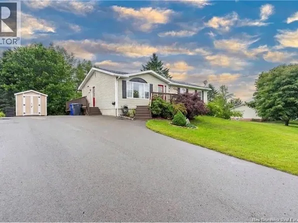 5 Sinclair St, Saint Stephen, NB E3L 3C8
