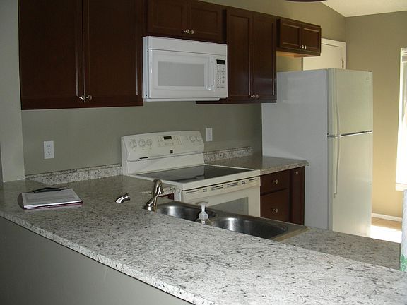 3rd image of 282 Live Oak Blvd