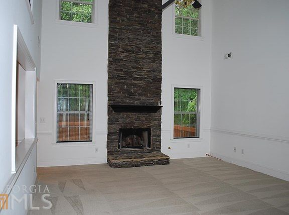 3rd image of 277 Woodlake Dr